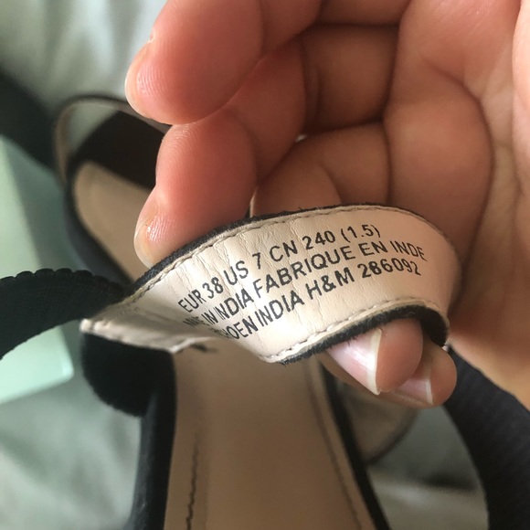 SOLD h& m- minimal black strapped sandals - Picture 6 of 8